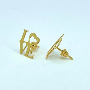 Par de Brincos Love em Ouro 18k