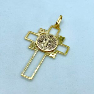 Pingente Crucifixo c/ Medalha de São Bento em Ouro 18k