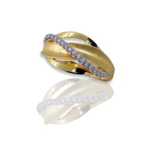 Anel Waves em Ouro Amarelo 18k c/Diamantes